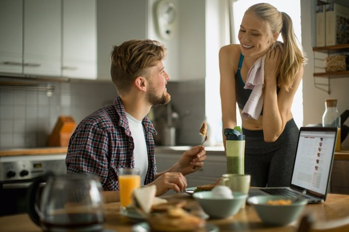 8 consejos para recuperar los hábitos tras haber comido de más - Buena Vida Tips