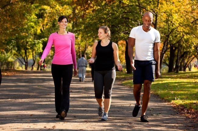 Caminar después de comer: por qué es bueno para la salud - Buena Vida Tips