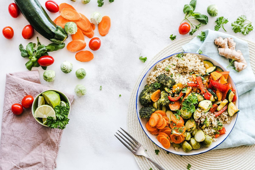 Los expertos vinculan una dieta saludable y sin azúcar con mayor edad biológica - Buena Vida Tips